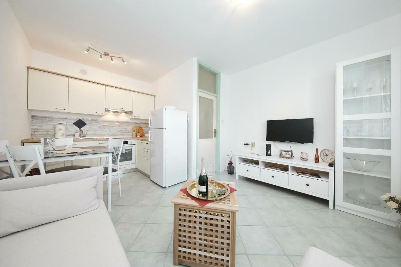 Apartman Zara Apartment Екстериор снимка