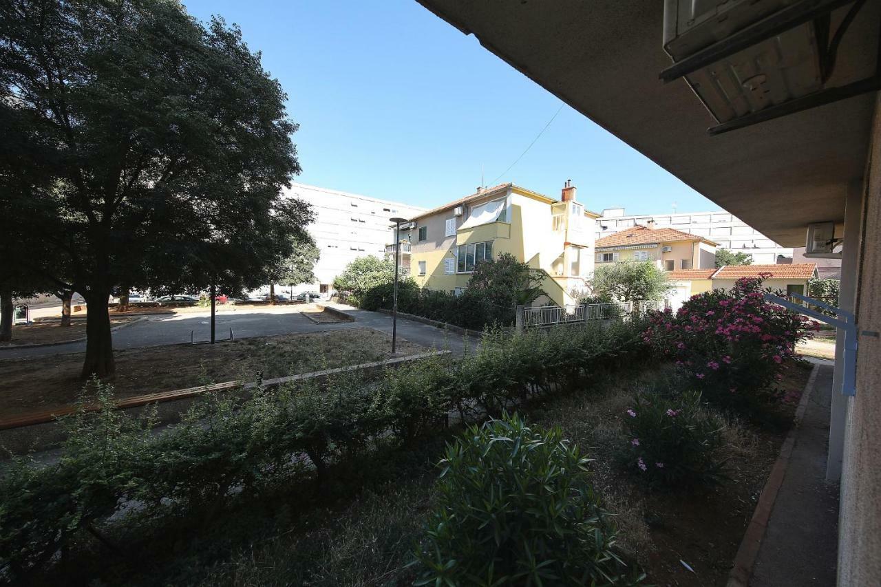 Apartman Zara Apartment Екстериор снимка