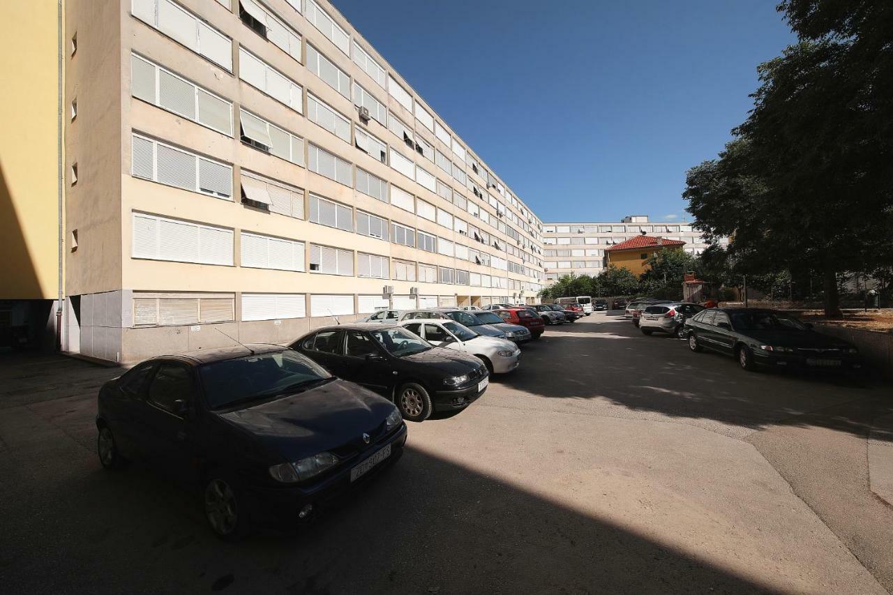 Apartman Zara Apartment Екстериор снимка